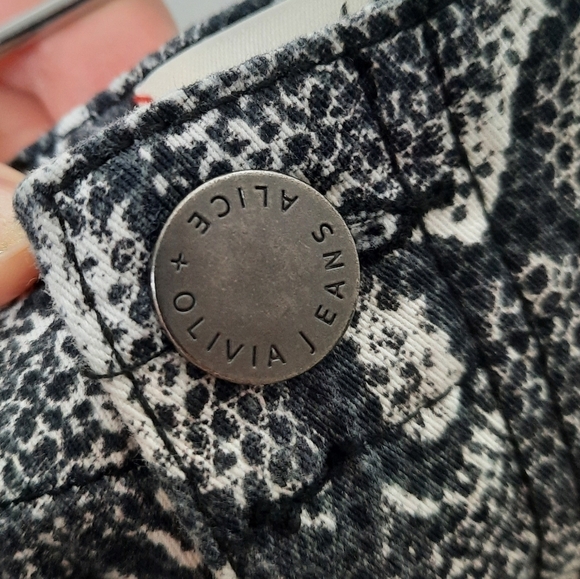 Alice + Olivia Snakeskin Print Twill Cropped Tapered Pants 25 - Picture 7 of 7